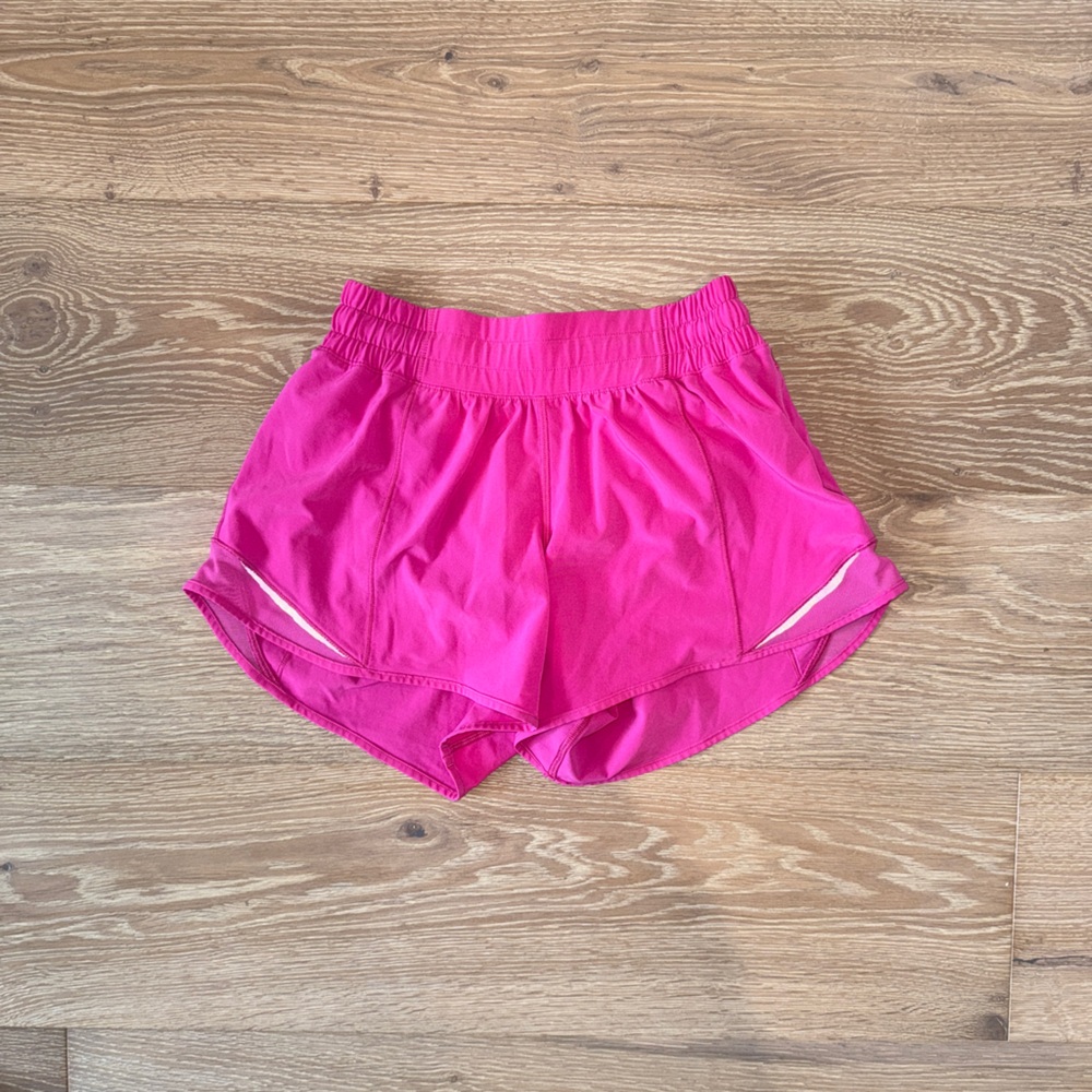 EUC Lululemon Hotty Hot Lined Short 4" Sonic Pink